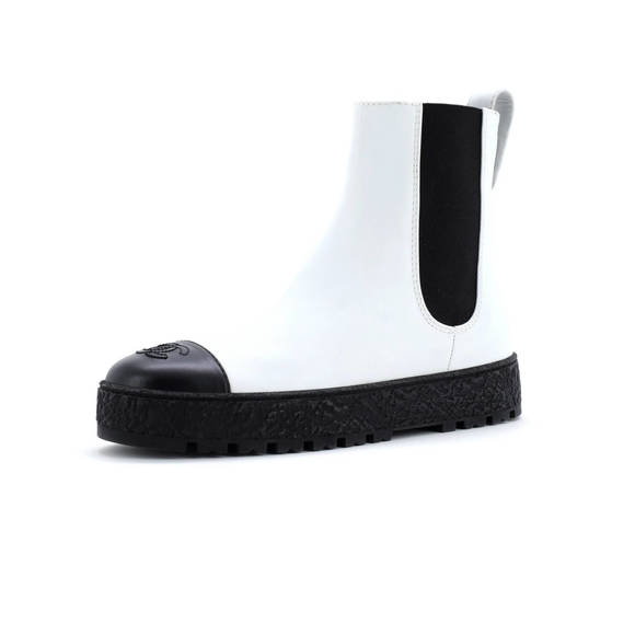 ChanelWomen's CC Turnlock Cap Toe Chelsea Boots Leather